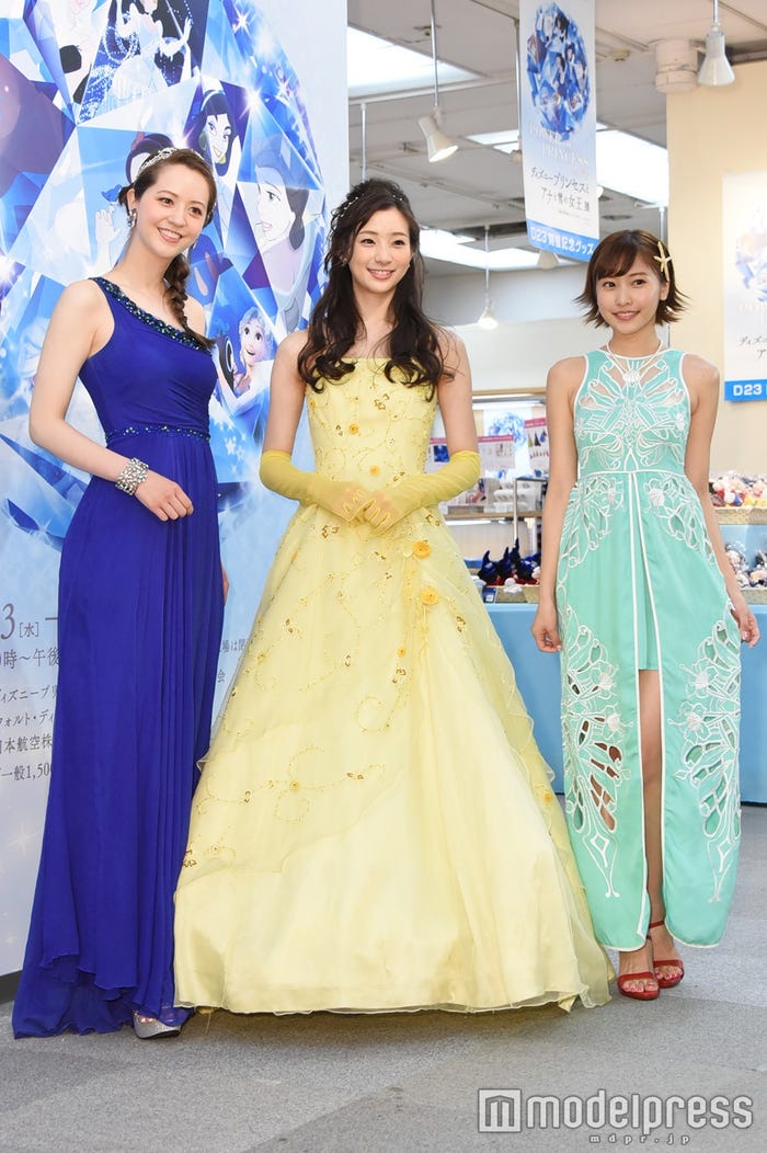 (左から)春香クリスティーン、足立梨花、佐野ひなこ(C)モデルプレス