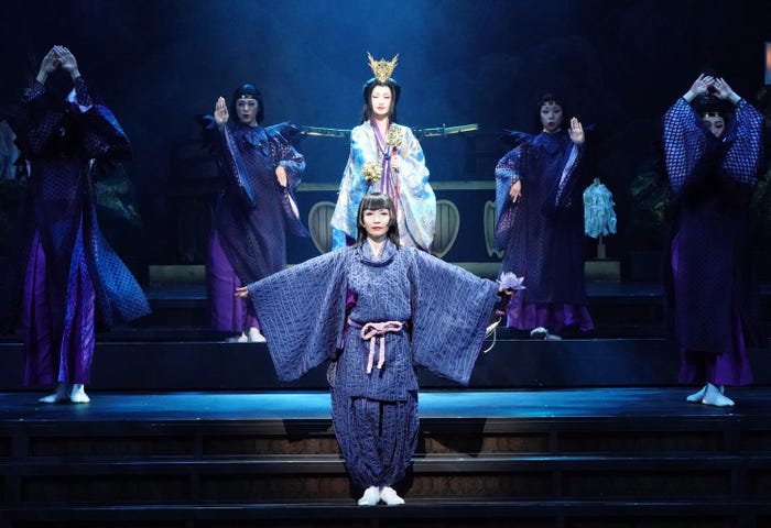 りょう(中央奥)(C)2020『偽義経冥界歌』/撮影:田中亜紀