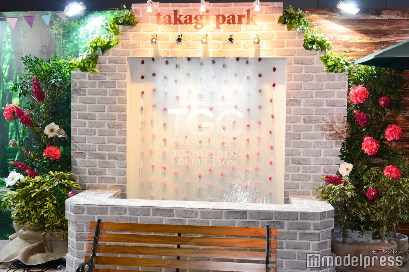 公園のような雰囲気のオシャレなフォトスポット (C)モデルプレス