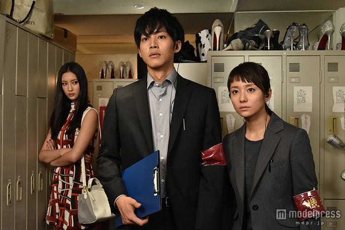 左から:菜々緒、松坂桃李、木村文乃/「サイレーン」第1話・場面カット/画像提供:関西テレビ