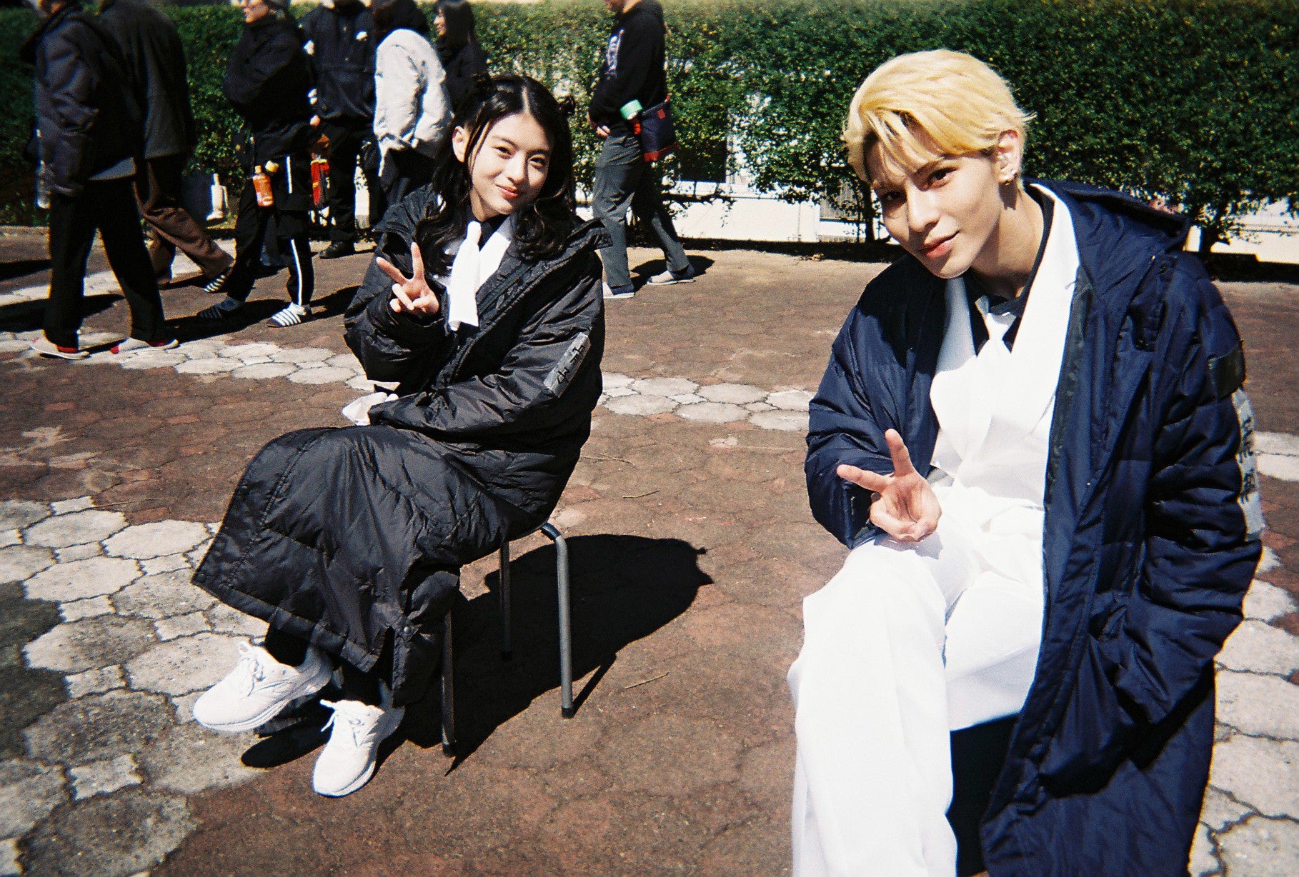 「赤羽骨子のボディガード」オフショット／出口夏希、ラウール（C）丹月正光／講談社（C）2024映画 「赤羽骨子のボディガード」製作委員会