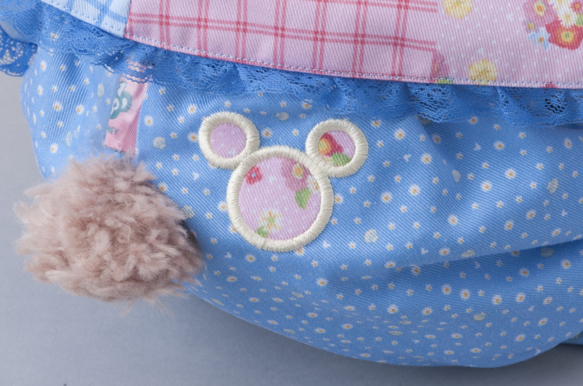 シェリーメイ、コスチューム着用（C）Disney