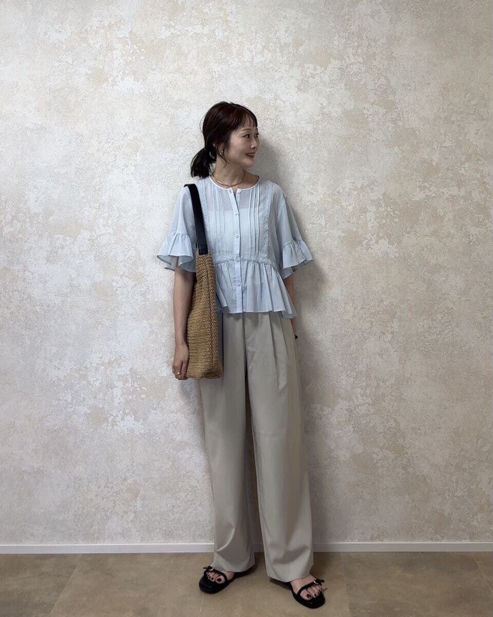 GU　レースフリルブラウス　淡色ワントーンコーデ