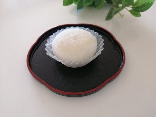 《セブンイレブン》レアチーズ大福ななめから