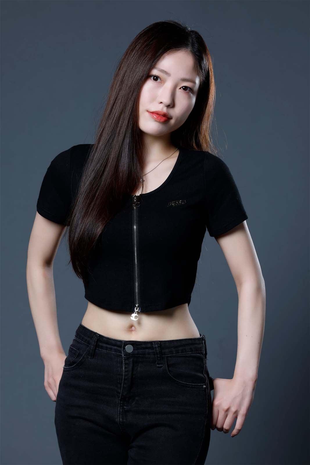 川上おぼろ「Dark Idol」（C）ABEMA