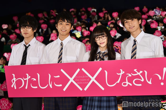 (左から)金子大地、佐藤寛太、玉城ティナ、小関裕太(C)モデルプレス