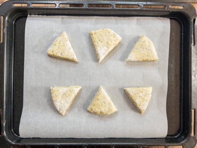 天板にクッキングシートを敷いて②のスコーン生地を乗せる