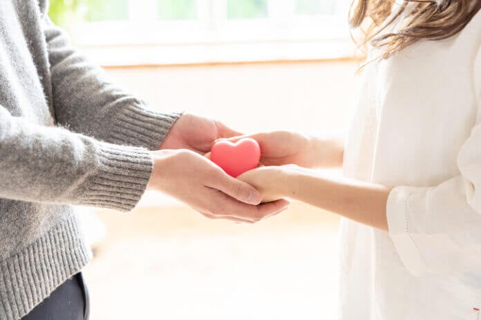 好きバレしすぎ…男性が本命女性にだけ見せるサイン