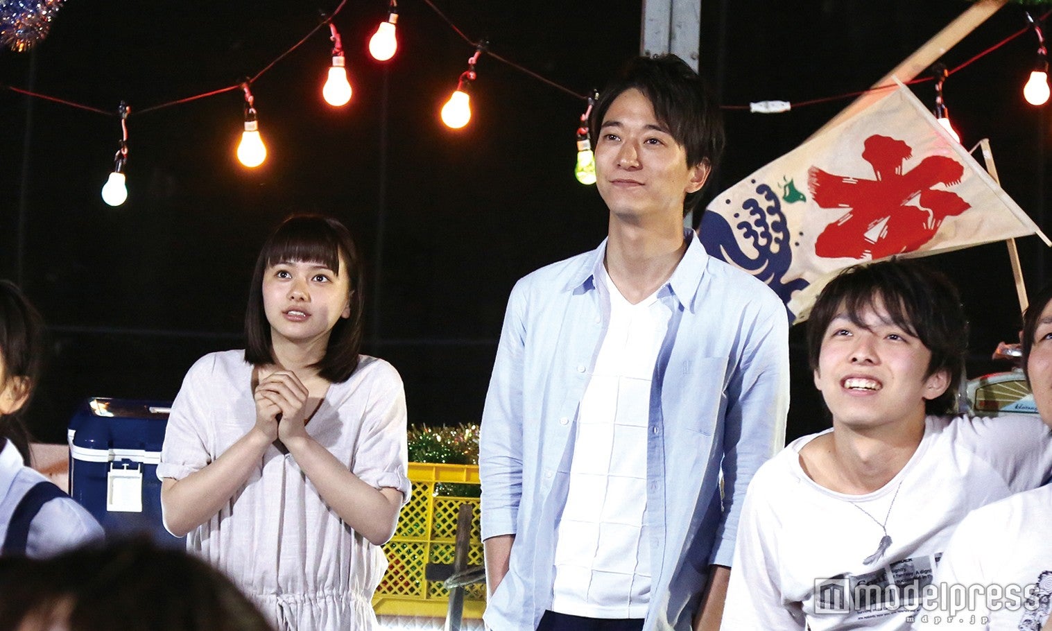 山本舞香・浅香航大／映画「桜ノ雨」より（C）2015 halyosy、藤田遼、雨宮ひとみ、スタジオ・ハードデラックス／PHP研究所／『桜ノ雨』製作委員会