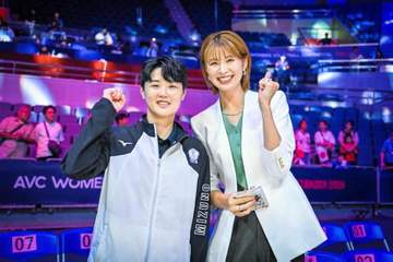 「エグい美人」と話題のバレー台湾女性監督 木村沙織さんとの満面笑顔の2ショットに反響 実は現役時代に対戦したエース同士「時間が経っても友情が続いてるっていいよね」