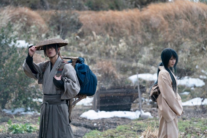 佐藤健、有村架純(C)和月伸宏/ 集英社(C)2020 映画「るろうに剣心 最終章 The Beginning」製作委員会