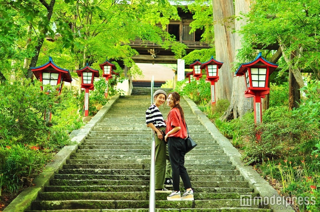 趣のある長い石段を上がれば、山門、本堂へと続きます（C）モデルプレス