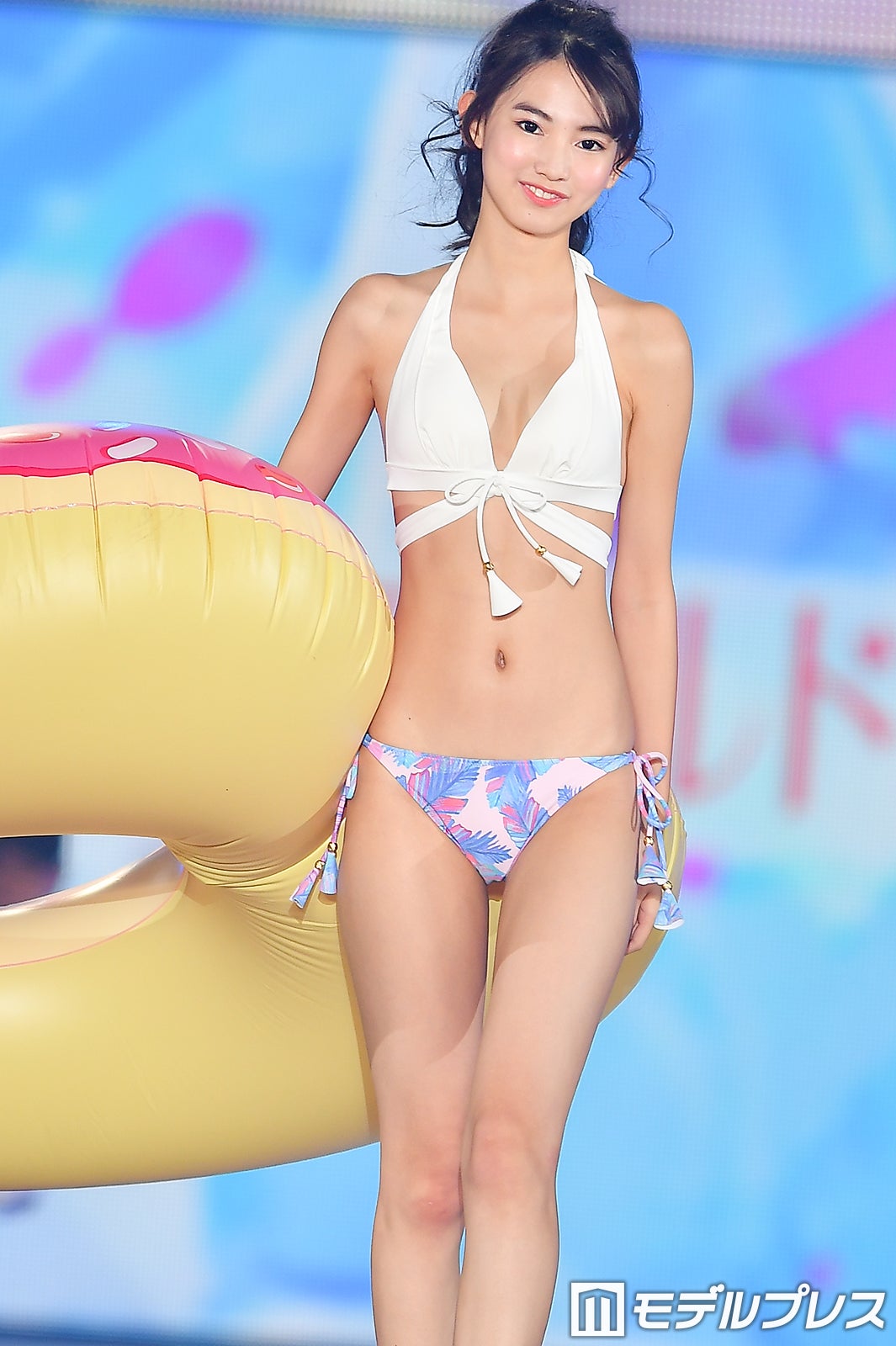 菜々緒2世 黒木麗奈 ビキニ姿で圧巻美ボディ全開 弾ける笑顔振りまく 関コレ18a W モデルプレス