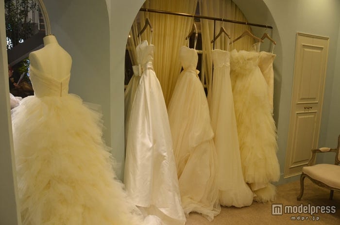 好みでリボンやディテールを変えることのできるセミオーダースタイル。