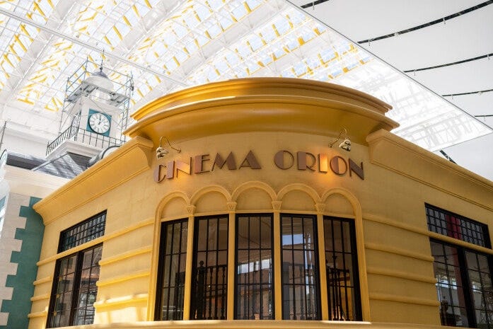 総席数約170の映像展示室では、スタジオジブリの短編アニメーション10作品を順番に上映します。その日の上映スケジュールは「映像展示室オリヲン座」の前などに表示