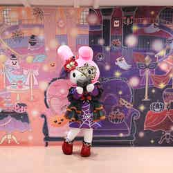 仮面舞踏会がテーマのコスチュームを着たキャラクターとのグリーティング（有料）（C）2020 SANRIO CO．，LTD．