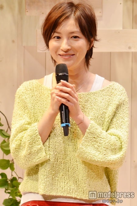 広末涼子、ショーパンで美脚披露　美の秘訣を伝授