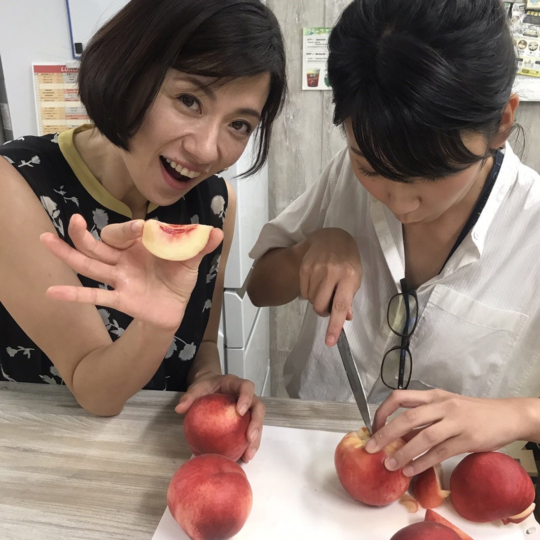 アナウンサーのオフショット、新美ちゃんと更新中。公式インスタグラム、ぜひ覗いてください！（＠fujitv_announcer）（提供写真）