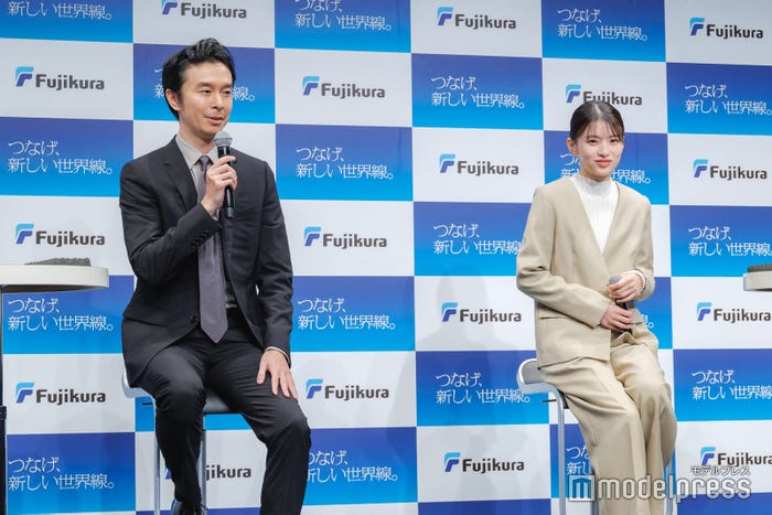 出口夏希、長谷川博己(C)モデルプレス