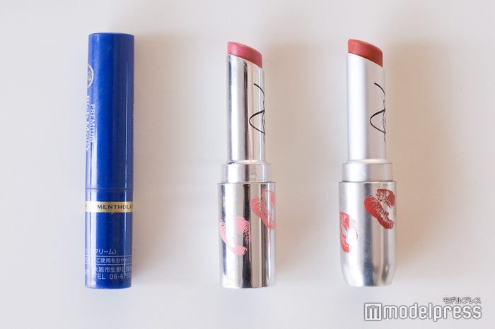 ポーチの中身(C)モデルプレス