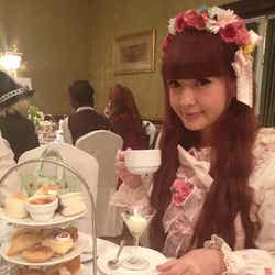 お茶会に参加する青木美沙子