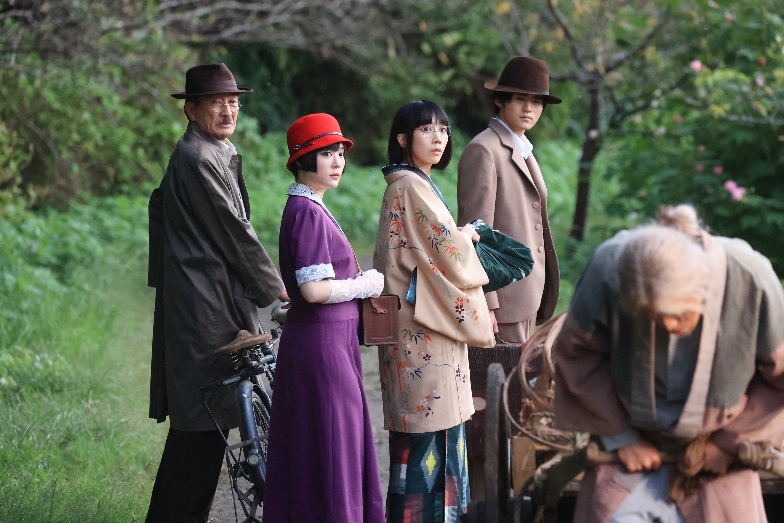 佐戸井けん太、北乃きい、松本穂香、鈴鹿央士「嘘解きレトリック」第4話（C）フジテレビ