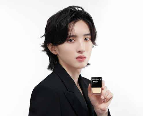 なにわ男子・道枝駿佑、ブラックスーツ姿で光纏いランウェイ 中国コスメアンバサダー2年連続就任&新ムービー公開