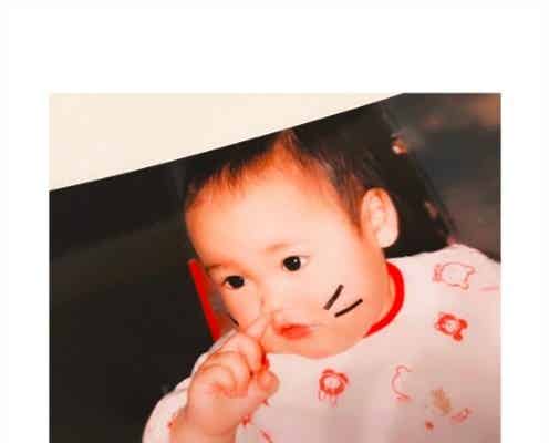 川栄李奈“おめめくりくり”幼少期の写真を公開「可愛い」「癒やし」の声