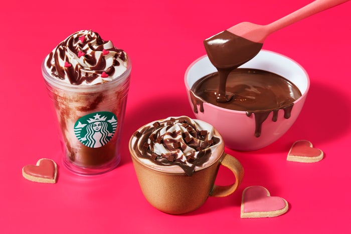 メルティ 生チョコレート フラペチーノ、メルティ 生チョコレート モカ／画像提供：スターバックス コーヒー ジャパン