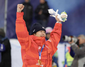 男泣き金の戸塚優斗 国歌斉唱で脱帽する姿にSNS感動 銅の山田、銀のジェームズも続く「好感度高すぎる」「大感動」