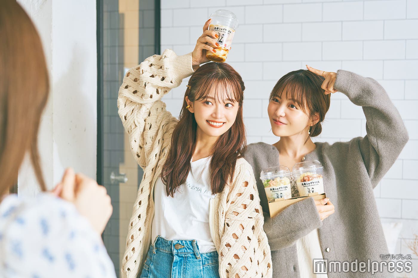 (左から)田久保夏鈴、新田さちか(C)モデルプレス