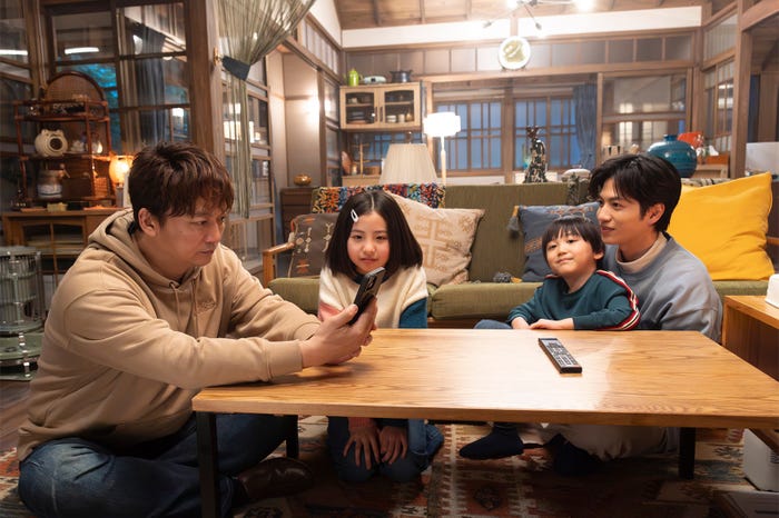 香取慎吾、増田梨沙、千葉惣二朗、志尊淳「日本一の最低男 ※私の家族はニセモノだった」第7話(C)フジテレビ