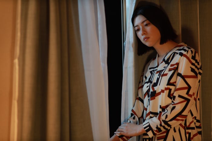 三吉彩花/「言霊荘」第1話より(C)テレビ朝日