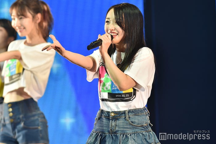 前髪なしの向井地美音(C)モデルプレス