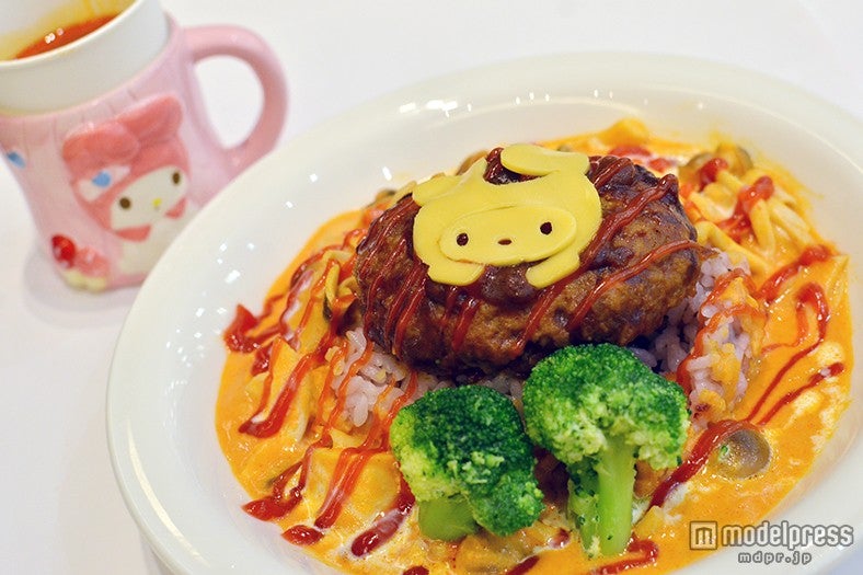 切り株カップのスープ付き「マリーランドのきのこリゾッド風ハンバーグ」1，580円／カップは持ち帰ることができる