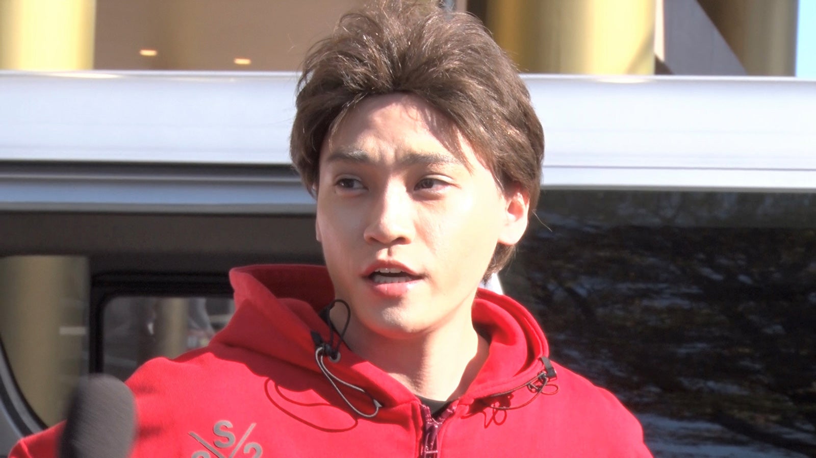 キスマイ二階堂高嗣、話題の新監督になりきる　宮田俊哉扮するレポーターは困惑