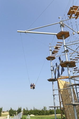 挑戦のイメージ（海外の同型機種の事例）／画像提供：富士急行