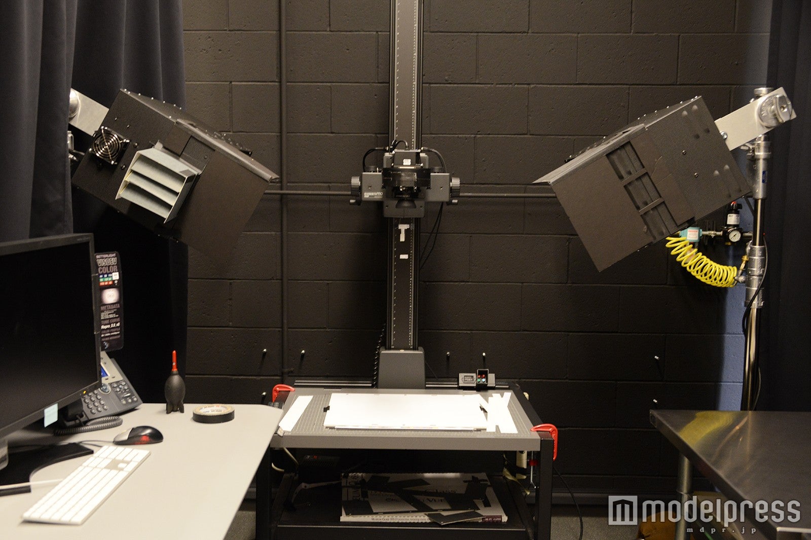 デジタル化に使用するカメラ（C）モデルプレス