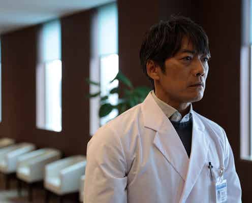 <グレイトギフト 第1話>藤巻(反町隆史)“未知の球菌”を発見 絶体絶命の窮地に