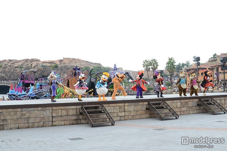 キャラクター集合／「ザ・ヴィランズ・ワールド」