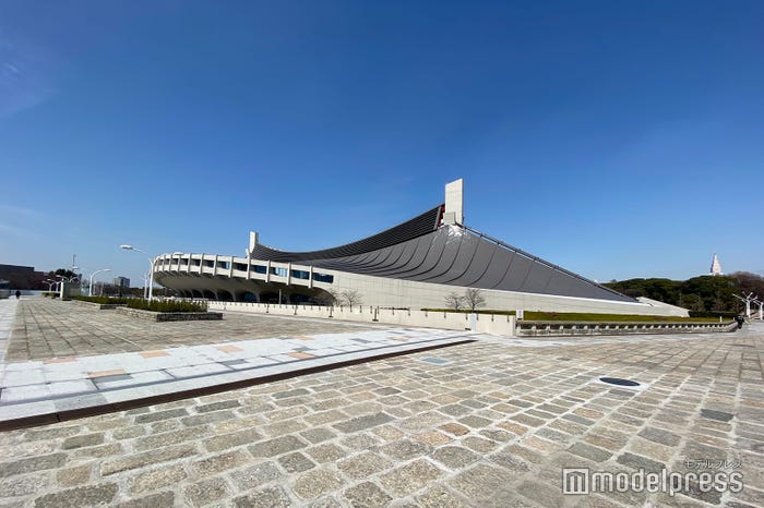 無観客開催となった「第30回 マイナビ 東京ガールズコレクション 2020 SPRING/SUMMER」普段は多くの観客が列をなしているが…(C)モデルプレス