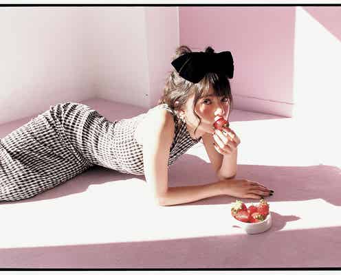 “猫が扮した”乃木坂46齋藤飛鳥が可愛い トレンド“肌見せ服”を着こなす