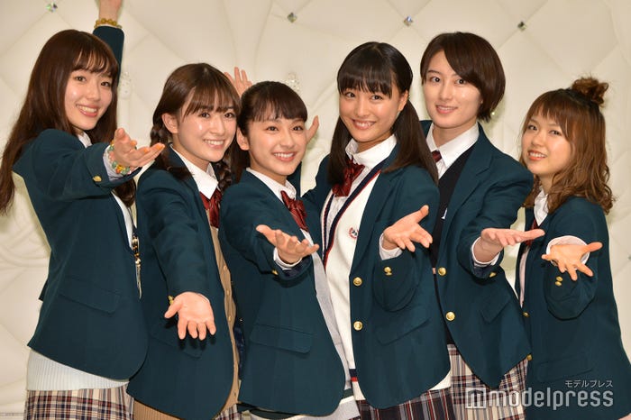 左から)中村里帆、優希美青、平祐奈、大友花恋、高月彩良、鶴田奈々(C)モデルプレス