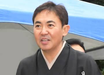 なんという透明感！林家三平の女優妻が久々TV登場 薄化粧の美貌が衝撃 9歳息子と2拠点生活の栃木の家でお出迎え