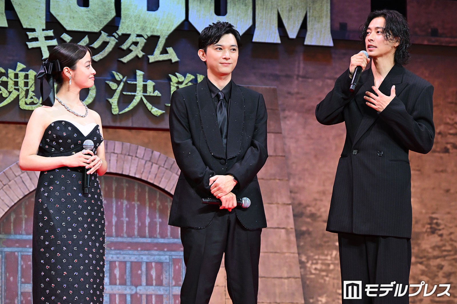 橋本環奈、吉沢亮、山崎賢人（C）モデルプレス