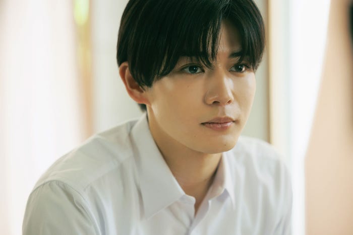 長尾謙杜(C)2025 映画「おいしくて泣くとき」製作委員会