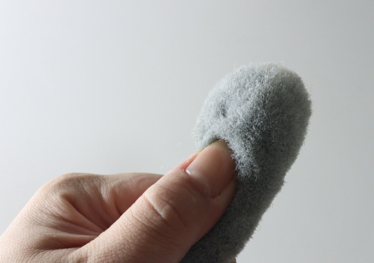 何気なく買ったら大当たり！「手も歯ブラシも届かない…」奥までスッキリ掃除できる100均の棒