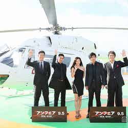 （左から）AKIRA、永山絢斗、篠原涼子、佐藤浩市、加藤雅也