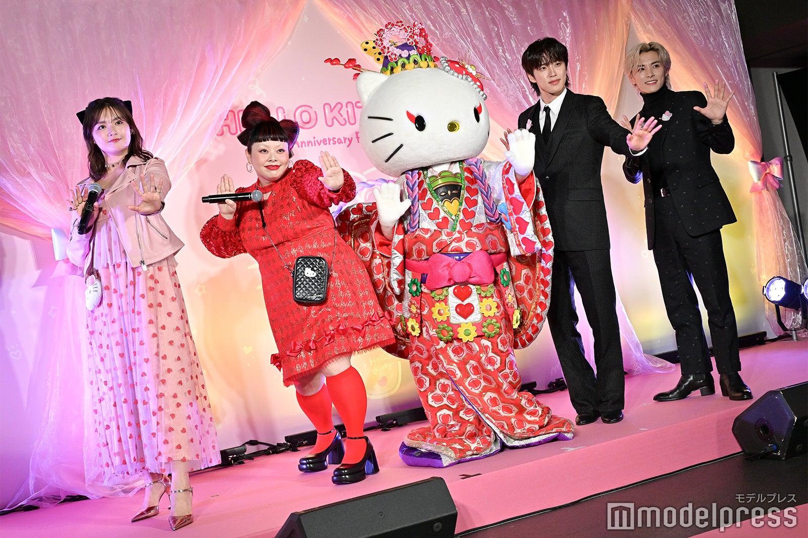 真渡辺直美愛用◆BOSS【関税送料込】プリーツ リブAラインドレス LINEギフト】渡辺直美さん、LINEギフトのクリスマスCMで“ギフト