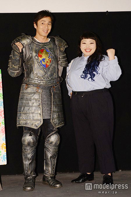 （左から）徳井義実＆渡辺直美／「第7回沖縄国際映画祭」映画「ナイト ミュージアム／エジプト王の秘密」の舞台挨拶の様子